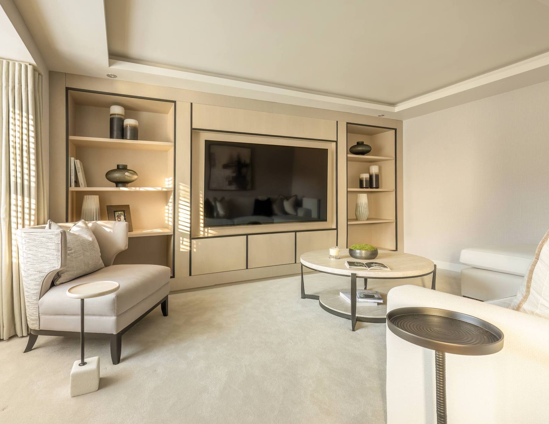 Sitting room with joinery